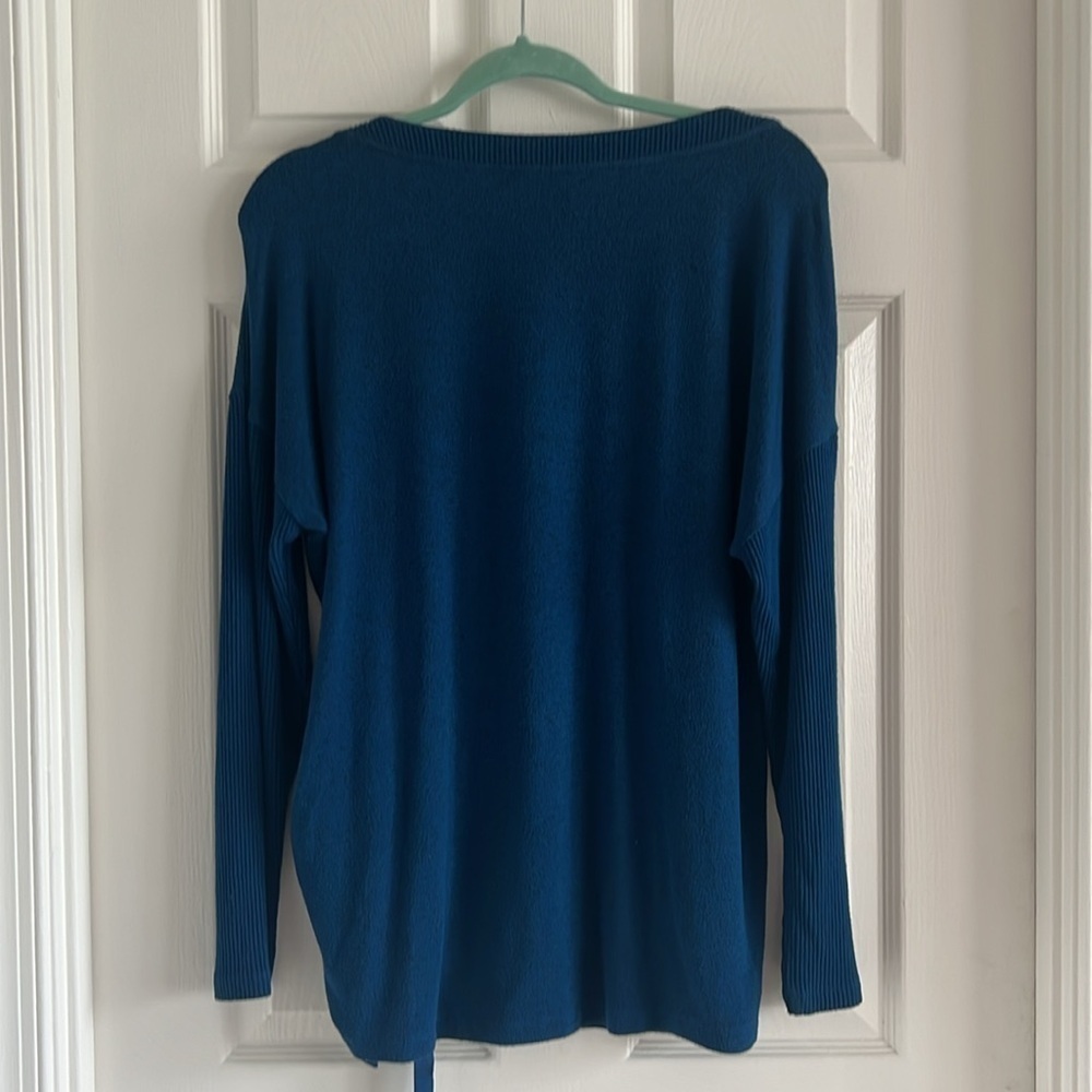 WHBM TIE-HEM PULLOVER. Blue. Slightly oversized. EUC. Size Medium. - Picture 9 of 9
